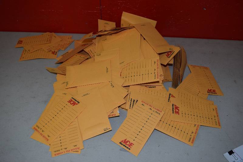 lot 68 image: ACE Hardware Kraft Envelopes