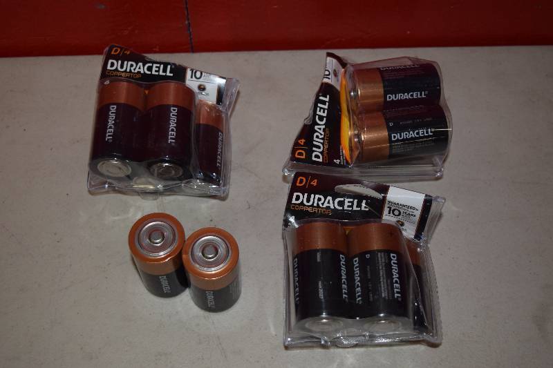 lot 94 image: 14 Duracell D Batteries