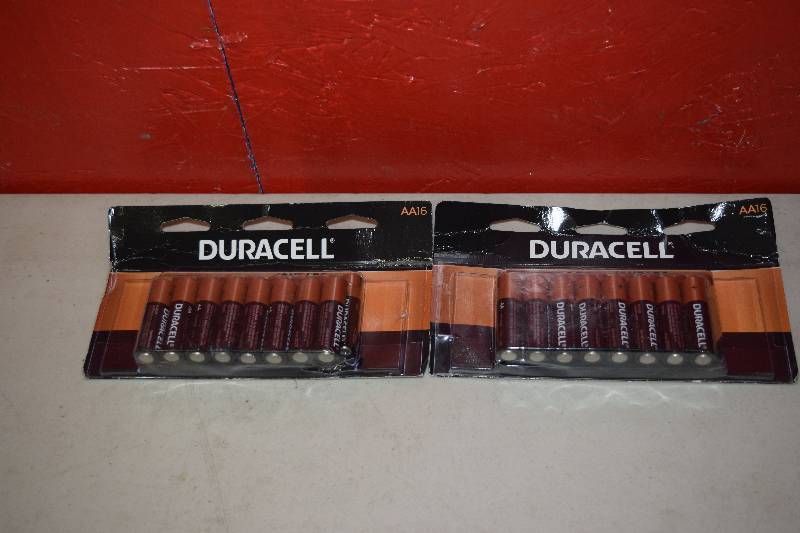 lot 93 image: 32 Duracell AA Batteries