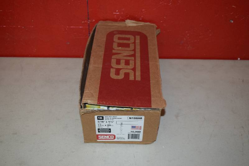 lot 130 image: 10000 Senco Heavy Wire Staples