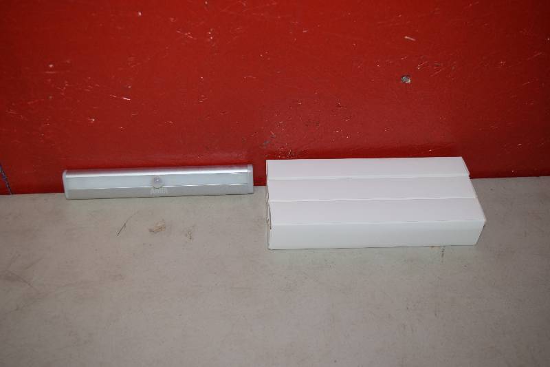 lot 175 image: 4 Pack Amir Motion Sensor Night Lights