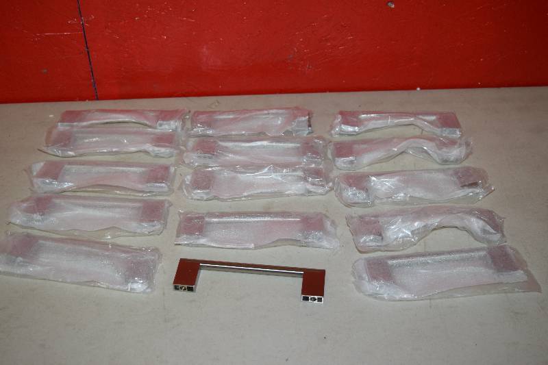 lot 171 image: 15 Drawer Pulls