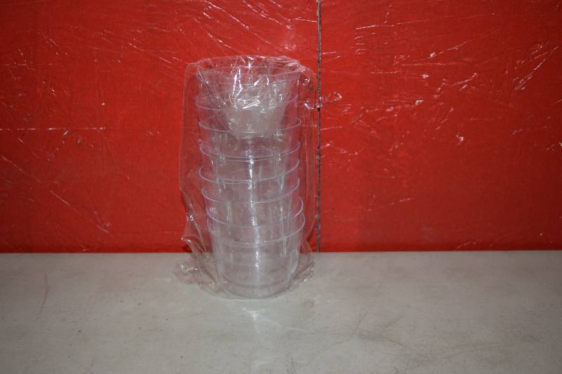lot 184 image: 200 Solia Small Plastic Containers