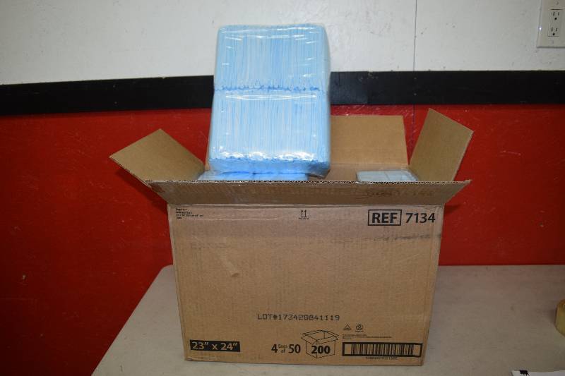 lot 195 image: 4 Packages of 50 Hospital Chucks