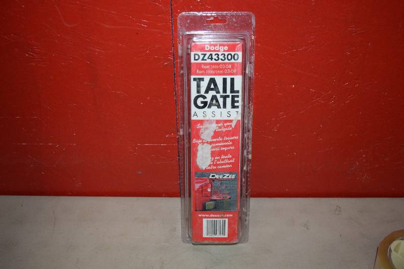 lot 200 image: Dee Zee Tail Gate Assist