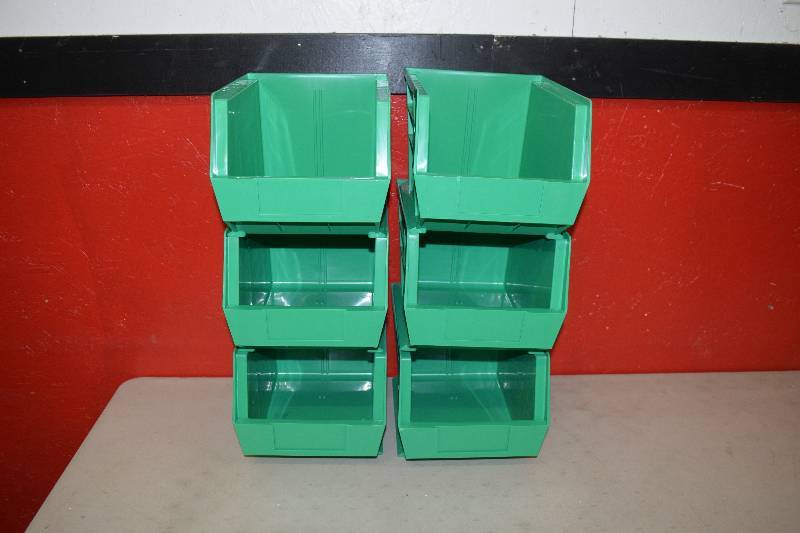lot 232 image: 6 Quantum Storage Systems Plastic Screw Bins