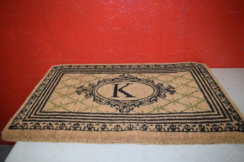 lot 249 image: Frontgate Estate Monogram Mat