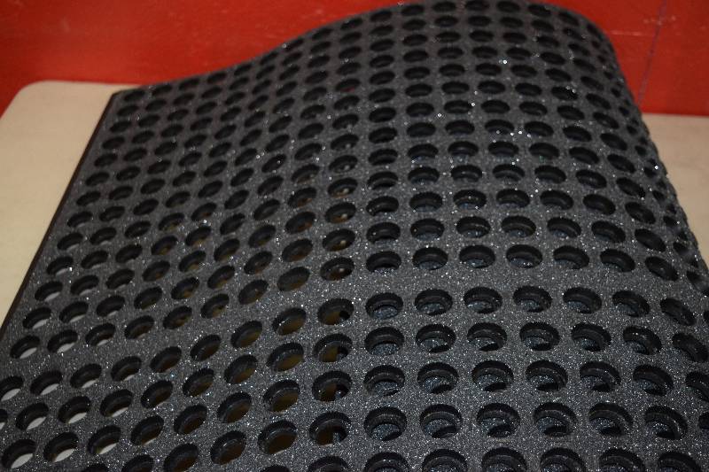 lot 259 image: Non Slip Mat