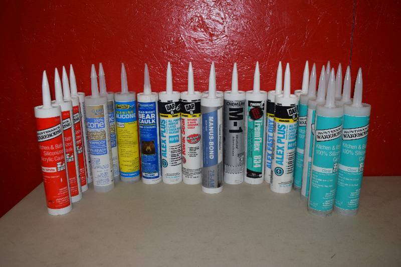 lot 286 image: 24 Tubes Caulk