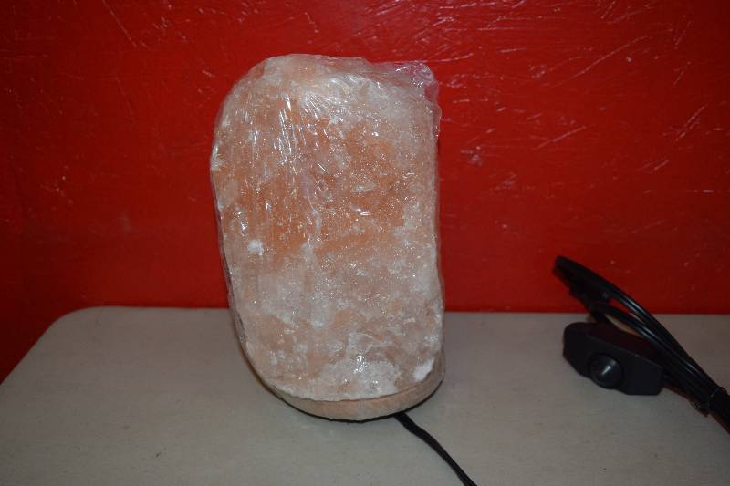 lot 290 image: Himalayan Salt Lamp