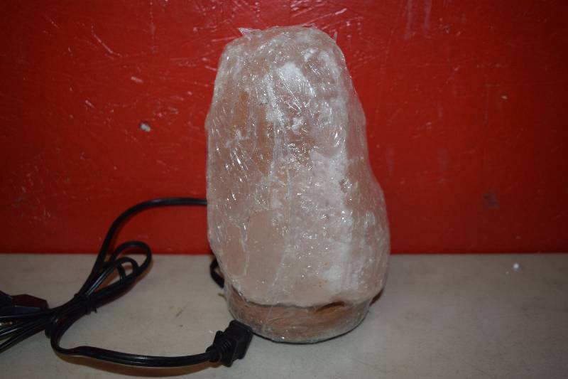 lot 292 image: Himalayan Salt Lamp