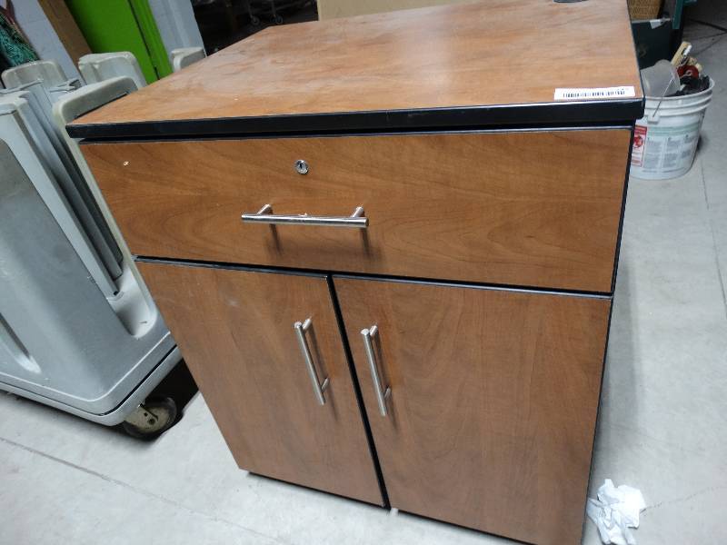 lot 249 image: Coffee barcabinet w storage