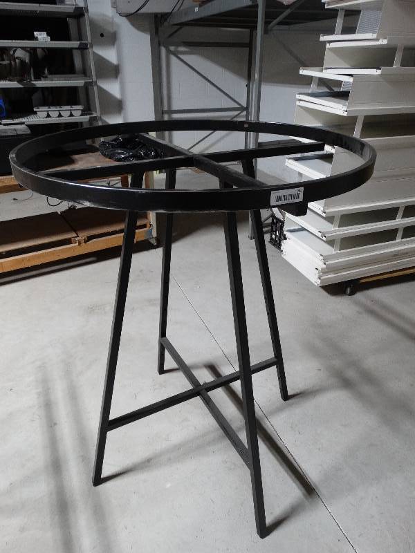 lot 252 image: Round folding clothes rack