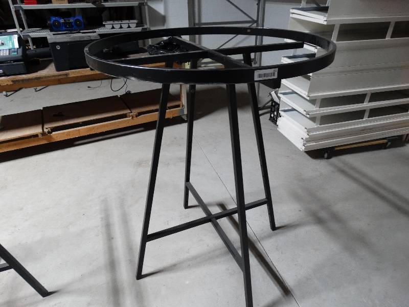 lot 254 image: Round folding clothes rack