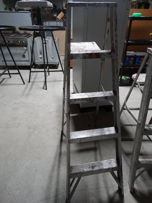 lot 278 image: 4 step aluminum ladder