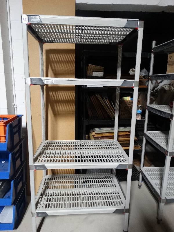 lot 280 image: Metro-Max commercial plastic metro rack