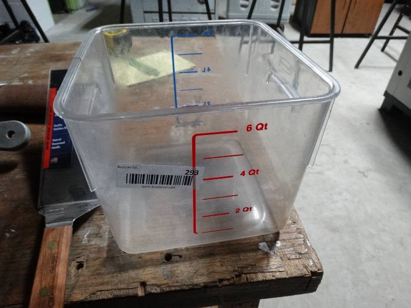 lot 293 image: New Dexter 6 hamburger turner & plastic 6 qt container