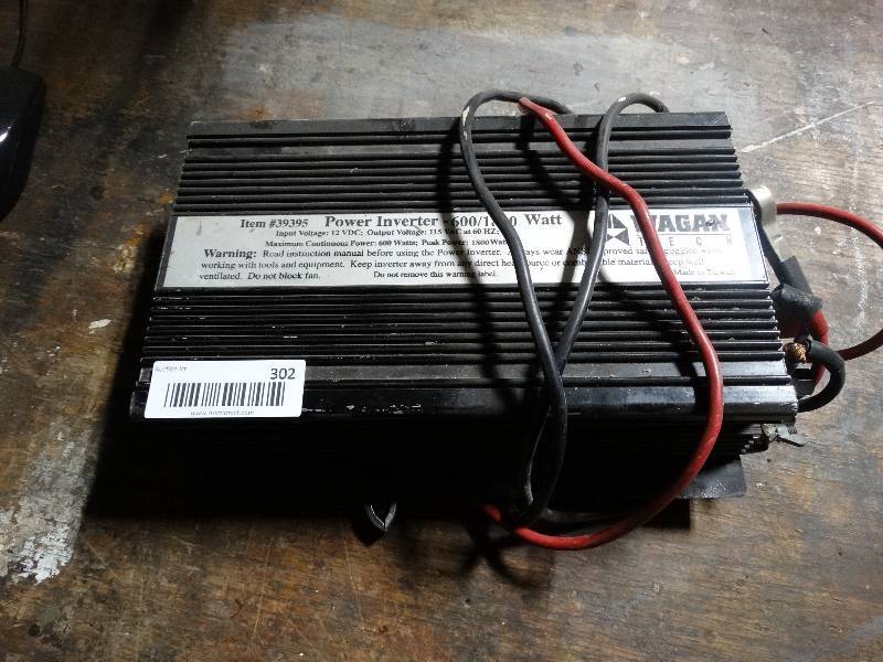 lot 302 image: Wagan 1800 watt power inverter
