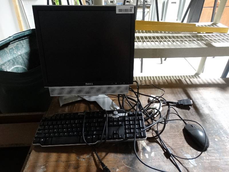 lot 303 image: Dell LCD monitor w keyboard