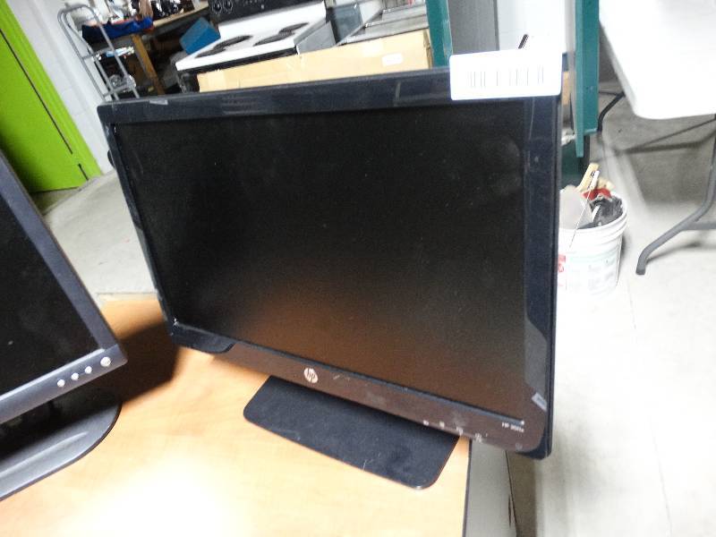 lot 312 image: HP LCD monitor