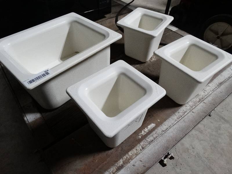 lot 364 image: 4 Carlisle freezable inserts