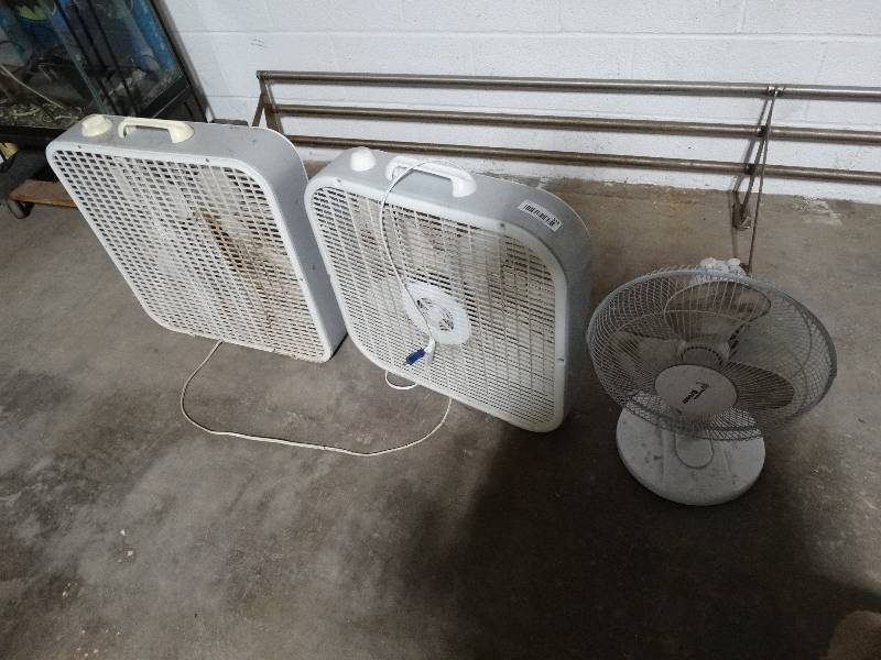 lot 383 image: 3 various fans