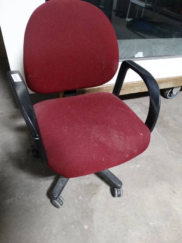 lot 392 image: Office chair on wheels
