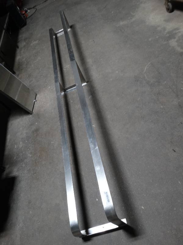 lot 393 image: Long stainless steel wall mount potpan rack