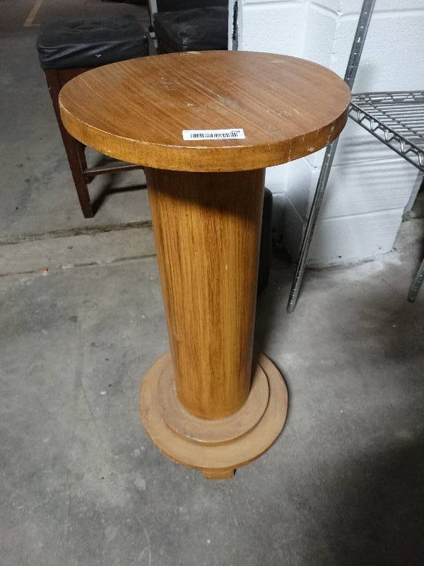 lot 394 image: Wood pedestal