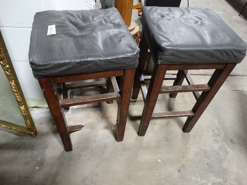 lot 397 image: 2 counter stools