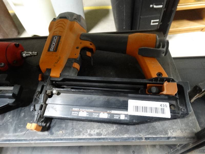 lot 410 image: Ridgid straight finish nailer