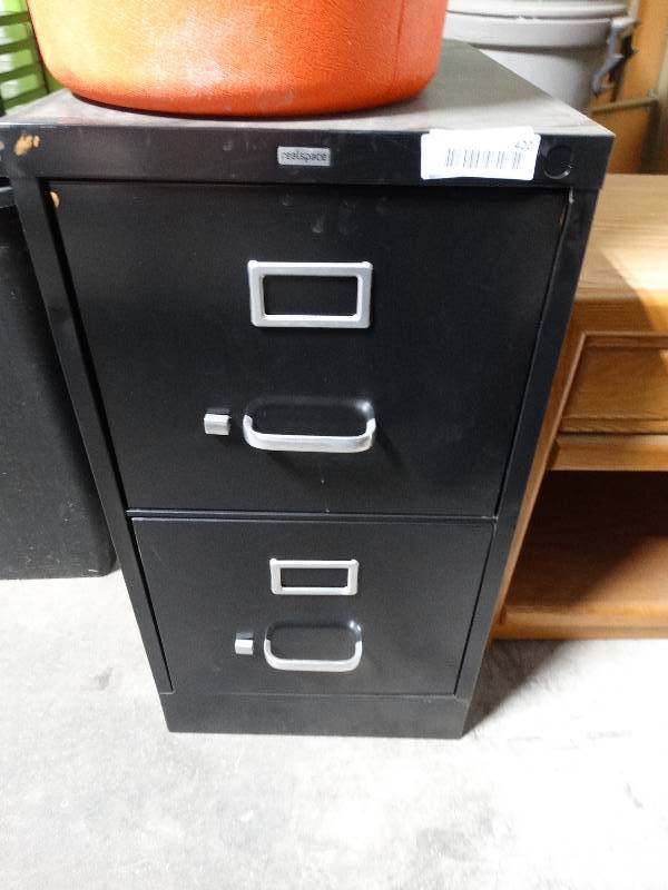 lot 420 image: 2 drawer metal file cabinet