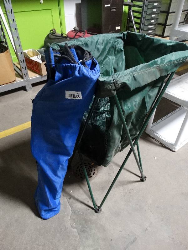 lot 422 image: Folding camp chair & folding laundry basket
