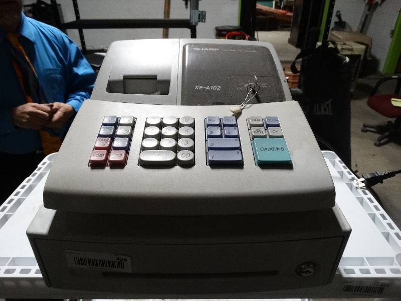 lot 424 image: Sharp XE-A102 cash register system w key