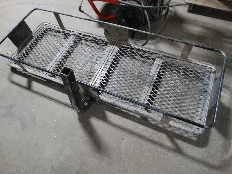lot 432 image: Receiver hitch cargo rack