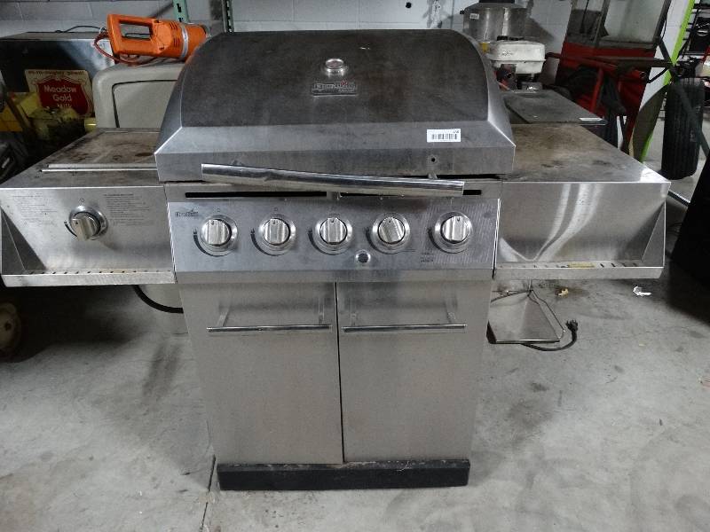 lot 436 image: Char-Broil stainless steel propane frill w side burner & propane tank