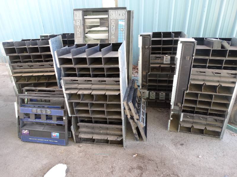 lot 437 image: Lot of various candysoda vending machine parts coin mechs
