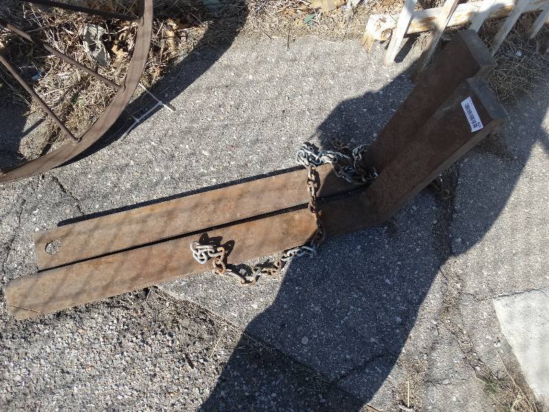 lot 441 image: Pair of forklift forks