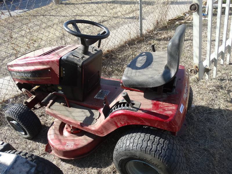 lot 444 image: Murray 12.5 hp 38 cut riding mower