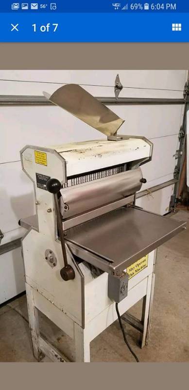 lot 357 image: Oliver 777 bread slicer