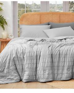 lot 32360 image: Cozy Bliss Seersucker Cooling Comforter-Size is 90x90 inches