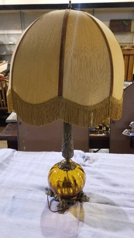 lot 3940 image: Antique Table Lamp 30 Tall 54 Round