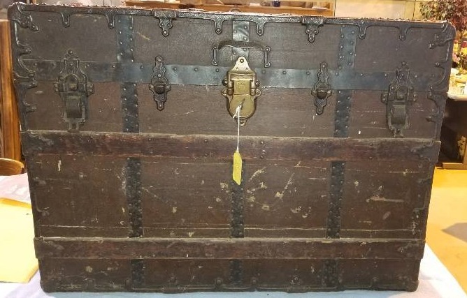 lot 3934 image: 1913 C.A.Taylor Trunk Works 106462 Possibly Harry Houdinis With Matching Key 35 x 22 x 24