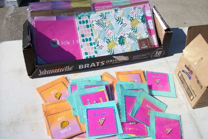 lot 9147 image: lot of scrapbooking material