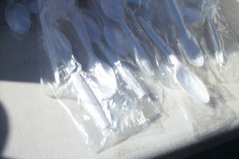 lot 9164 image: lot of plastic spoons and lids