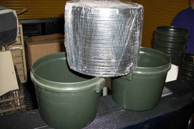 lot 9187 image: large lot of buckets