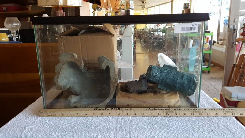 lot 2275 image: Glass Fish or Reptile Tank