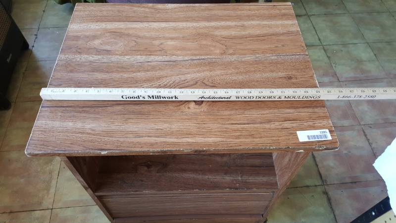 lot 2285 image: Media or Microwave Cart