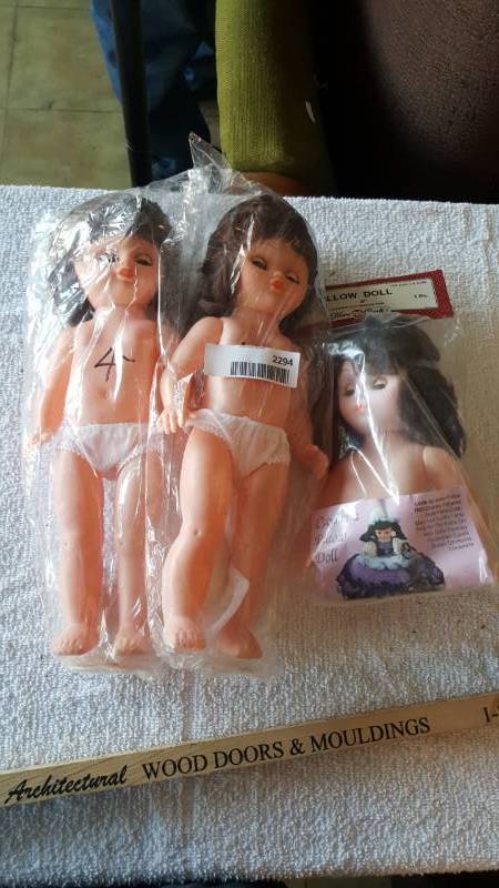 lot 2294 image: Lot of 3 Dolls