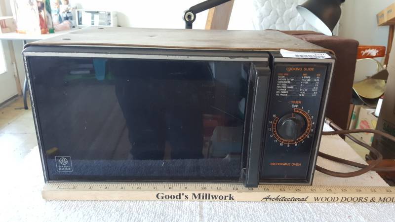 lot 2297 image: Microwave